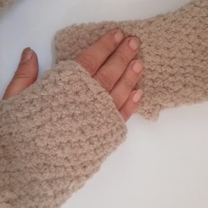 دستکش نرم کرم رنگ زنانه دستبافت