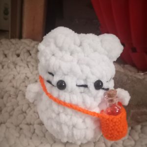 عروسک گربه با بطری