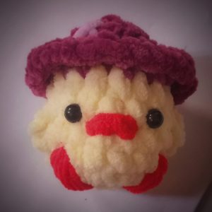 عروسک جوجه مخملی کلاه بنفش